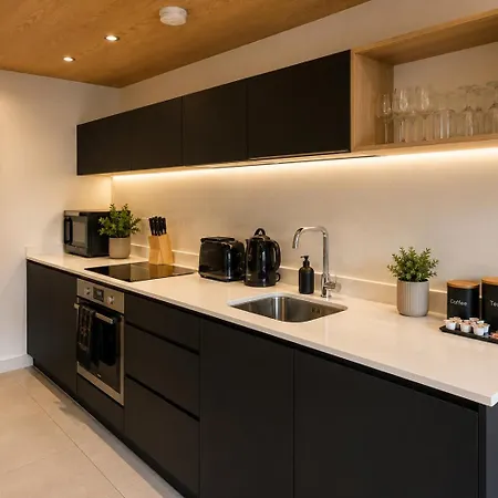 Daire 2 Bedroom 2 Bathrooms - Modern - Old Trafford - City Centre - Rooftop Access