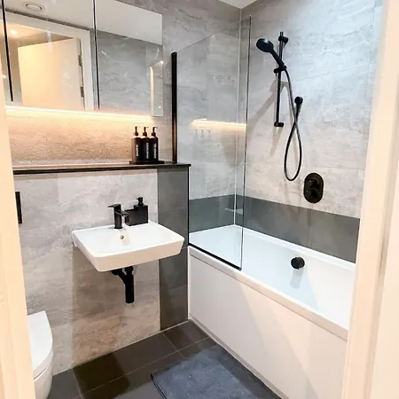 Stylish New 2br 5min Ao Arena Free Parking Manchester