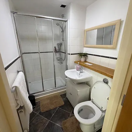 Didsbury 2-Bed With Free Parking & 2 Balconies Апартаменты Манчестер
