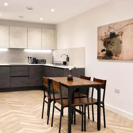 Modern 1br - Sleeps 4 - Free Parking - Apartmán