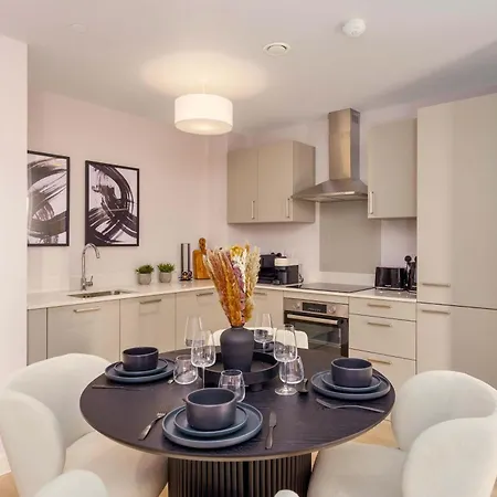 Luxury Views 10th Floor 2 Bed 아파트