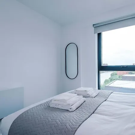 Spacious 3br - Gym & Study Lounge - Centre Daire *