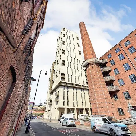 Stylish 3br Ensuite Flat In