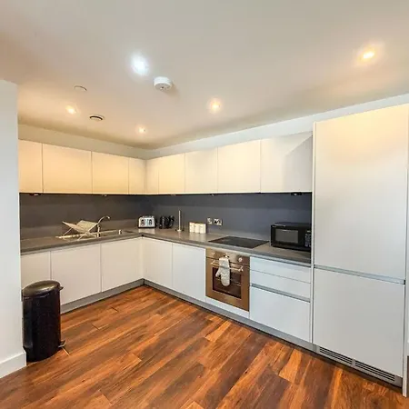 Apartman Stylish 3br Ensuite Flat In *