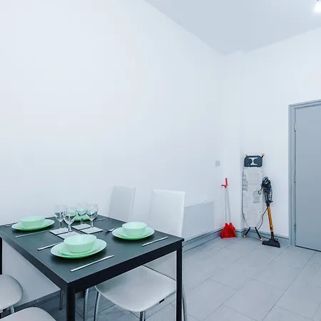 Entire Flat - Sleeps 3-central