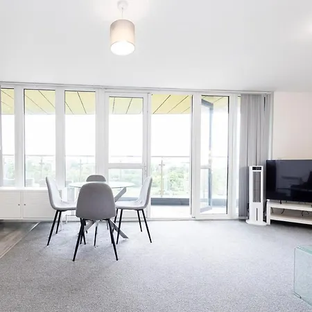River Irwell View 2br With Parking & Balcony Manchester