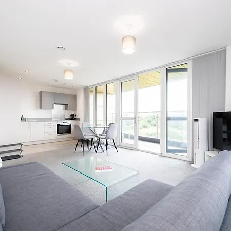 Daire River Irwell View 2br With Parking & Balcony *