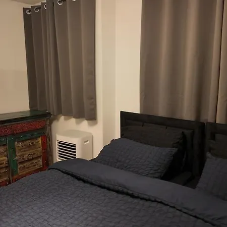 Modern Cozy With Free Parking Near Centre Διαμέρισμα
