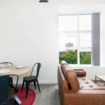 Contemporary 2 Bedroom In Διαμέρισμα