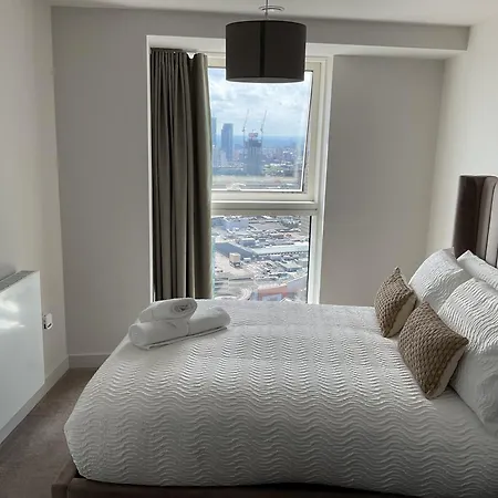 Апартаменты Cloud32 - Luxury Two Bedroom In Centre With Skyline Views Манчестер