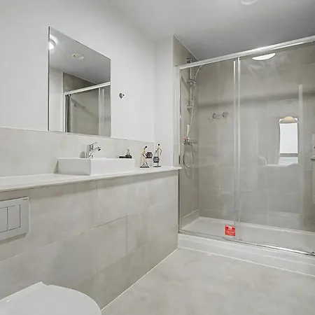 Guestready - Chic 2-bed With Balcony 公寓 *