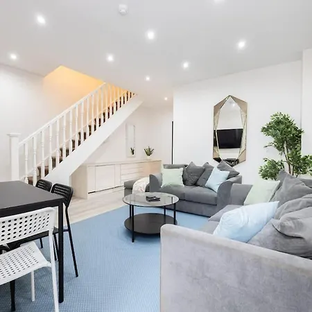 Stylish Didsbury - Walk To Train Station 맨체스터