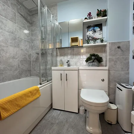 2 Bedroom Flat