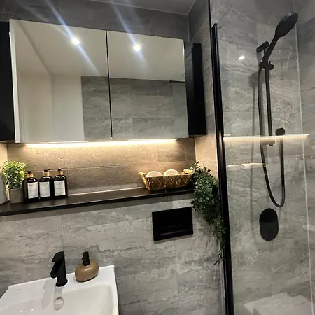 Luxury 2 Bedroom In Mcr- En-suite- Parking- Terrace- Gym *