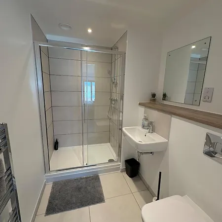 Modern 2bd 2 Bathroom Close To Centre *
