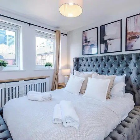 Chic 3br Escape Balcony M4 Heart Manchester