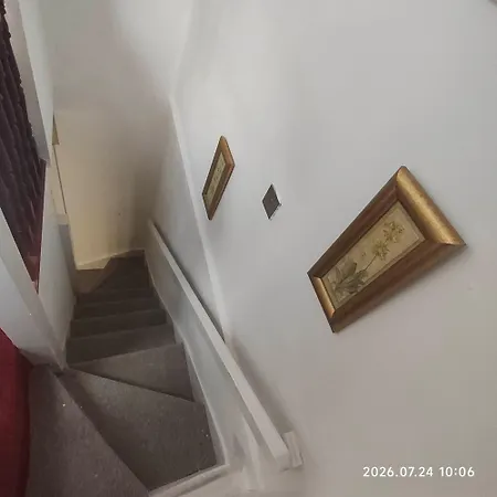 Entire 1St Floor Apartment With Free Parking In Hyde Road Opposite Gorton Tesco Extra
