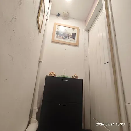 Entire First Floor Flat With Free Parking In Hyde Road Opposite Gorton Tesco Extra Διαμέρισμα Μάντσεστερ