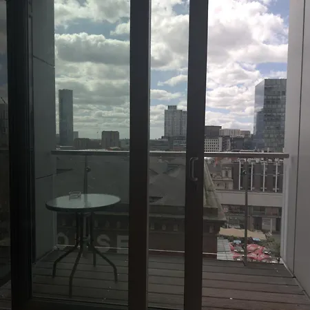 Premium 2 Bed In The Heart Of Center Апартаменты *