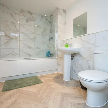 Διαμέρισμα Sleek 2-bed Salford Near Centre *