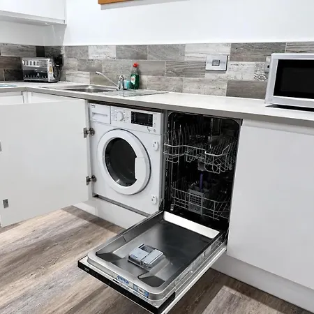 4th Floor Flat With Balcony - Pass The Keys Apartmán Manchester