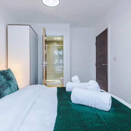 New Chic Base - Old Trafford & Mediacityuk * Manchester
