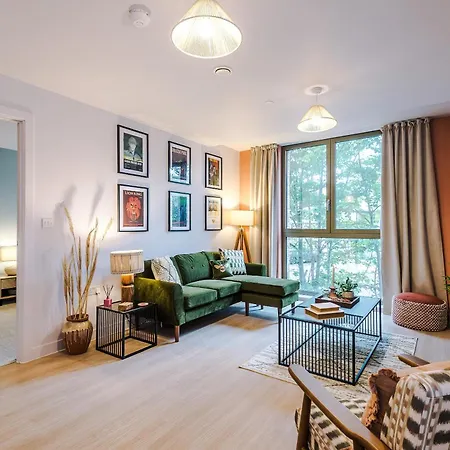 2br In - Free Parking * Manchester