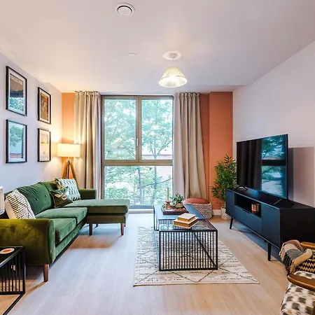 2br In - Free Parking *