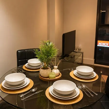 Retreat Ao Arena Nq * Μάντσεστερ