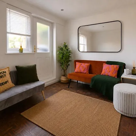 Апартаменты Piccadilly 3Br House Parking & Private Terrace *