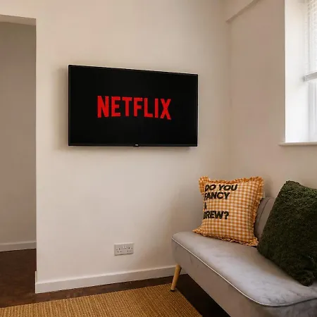 Piccadilly 3Br House Parking & Private Terrace Daire *