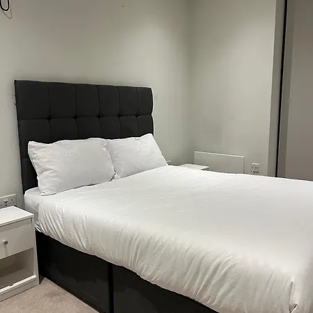 High-end 2-bed Retreat - Ao Arena & Victoria Stn Daire
