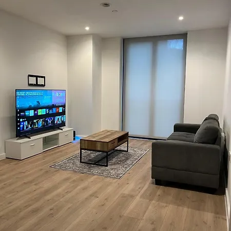 High-end 2-bed Retreat - Ao Arena & Victoria Stn Daire *