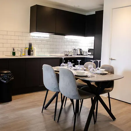 Effortless Stays At Elegant 2Br Escape Near Old Trafford Stadium Manchester