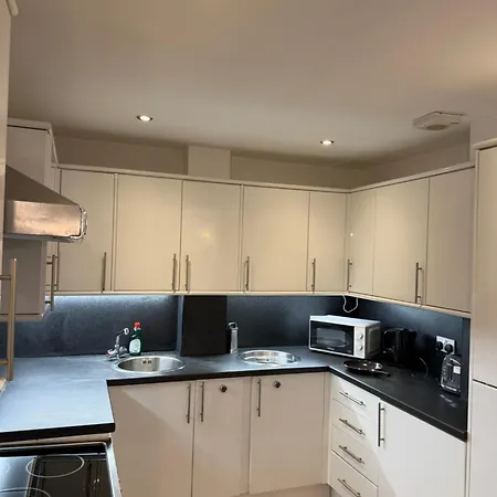 Appartement 2 Bed Large M1 Area