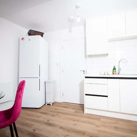 Apartmán Stylish Newly Refurbished 2br Flat In *