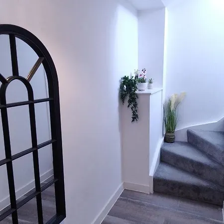 Bee Kinetic - Work N Relax With 500mbps Wifi - Modern Penthouse Duplex With Juliet Balconies, Netflix And Paid Parking 맨체스터
