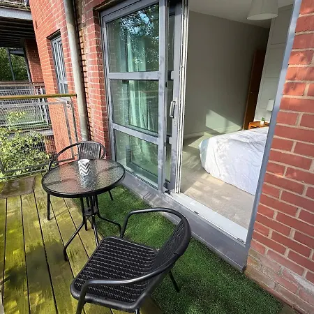 Didsbury 2-bed With Free Parking & 2 Balconies 아파트 맨체스터