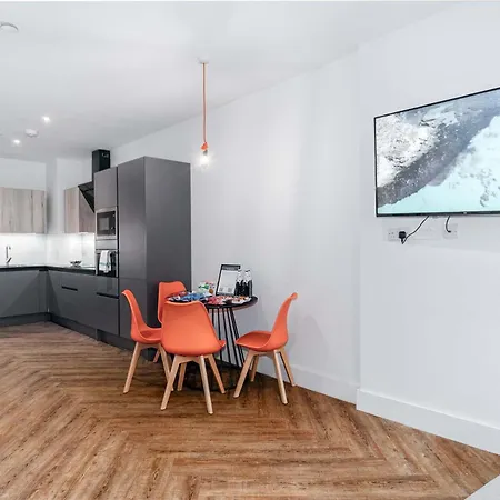 Convenient 3bed Flat W Security דירה מנצ'סטר