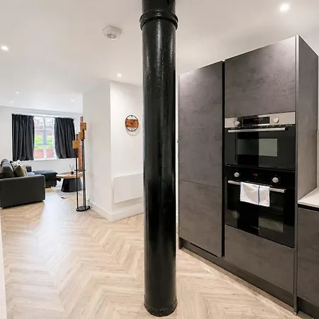 Daire Sleeps 6 - 2br - Free Parking -