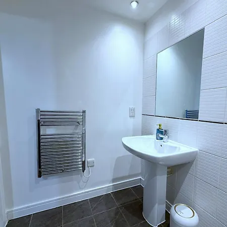 Elite Serviced 2br Balcony Centre *