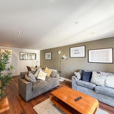 Stylish 3br Ensuite Flat In *