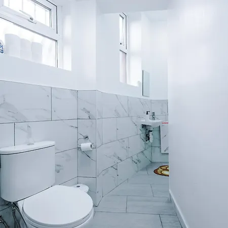 Entire Flat - Sleeps 3-central