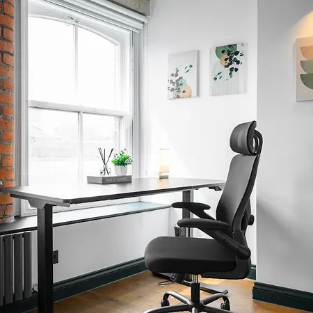 Spacious 2br I Workspace I Duplex I Centre *