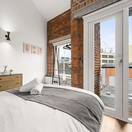 Spacious 2br I Workspace I Duplex I Centre