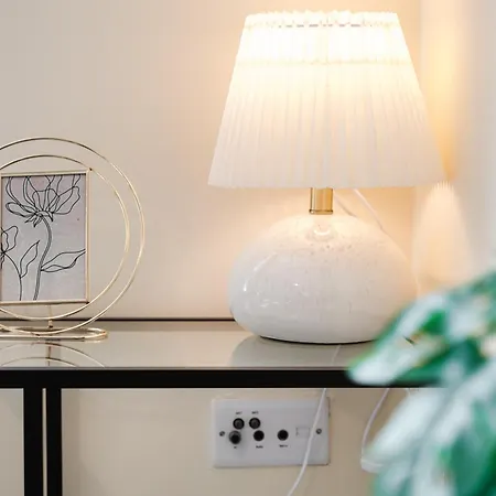 아파트 2 Bed Salford L Free Private Parking L Contractors & Families L Sleeps 4 L Free 1 Hr Early Check-in 맨체스터