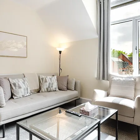 2 Bed Salford L Free Private Parking L Contractors & Families L Sleeps 4 L Free 1 Hr Early Check-in * Манчестер