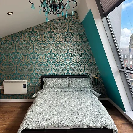 Spacious Duplex With Parking *