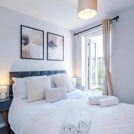 Chic 3br Escape Balcony M4 Heart Manchester