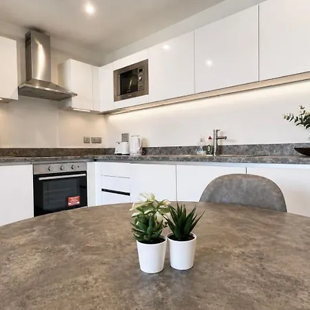 Luxury 2 Bed Duplex In Town Centre Daire *